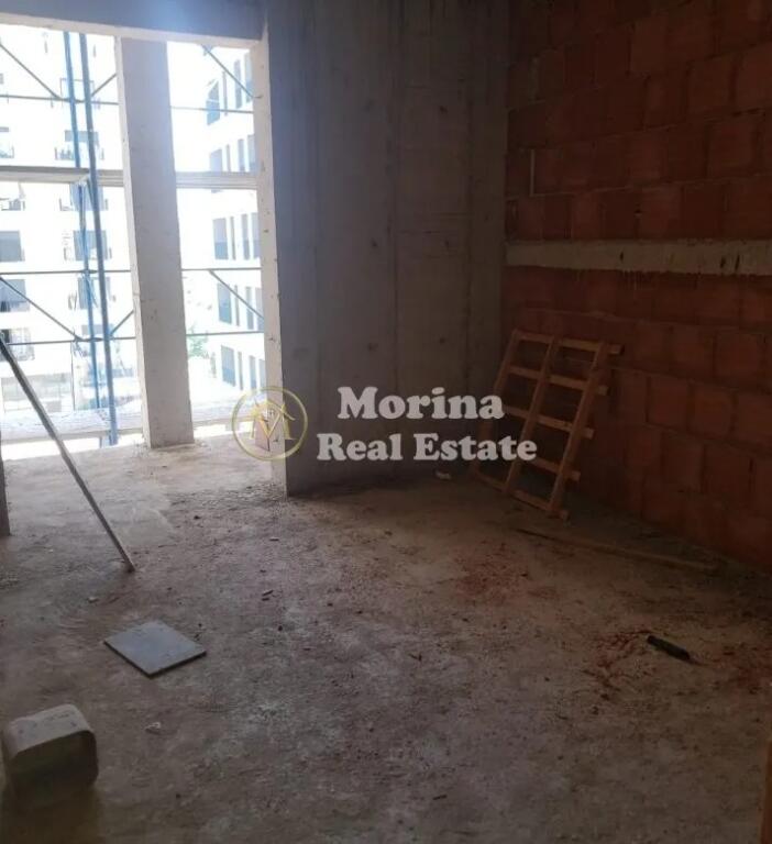 Shitet Apartament 2+ 1, te Fusha e Aviacionit, te Meis Residence, Cmimi 153510 Euro.
