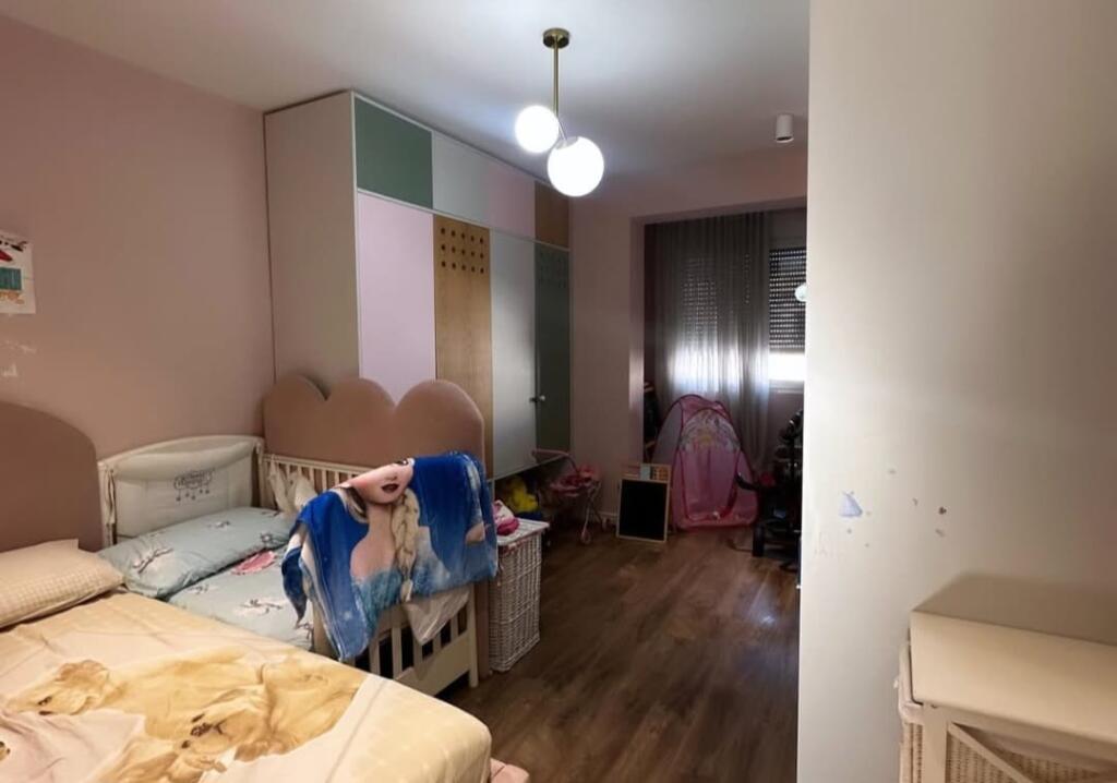 Perballe me Myslym Shyri (hyrjen), mbas Neranxit ○ SHESIM SUPER APARTAMENT 3+1