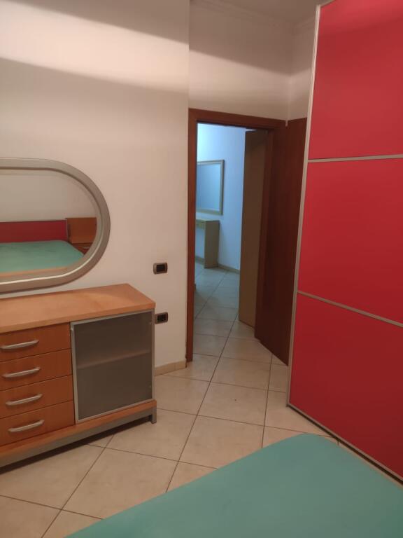 Apartament 2+1 me qira te Rruga Ferit Xhajko, prane ish Restorant Durresi