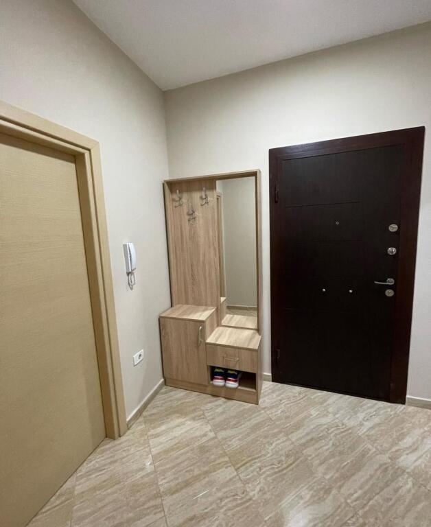 Palazzo con ingresso a freccia in affitto