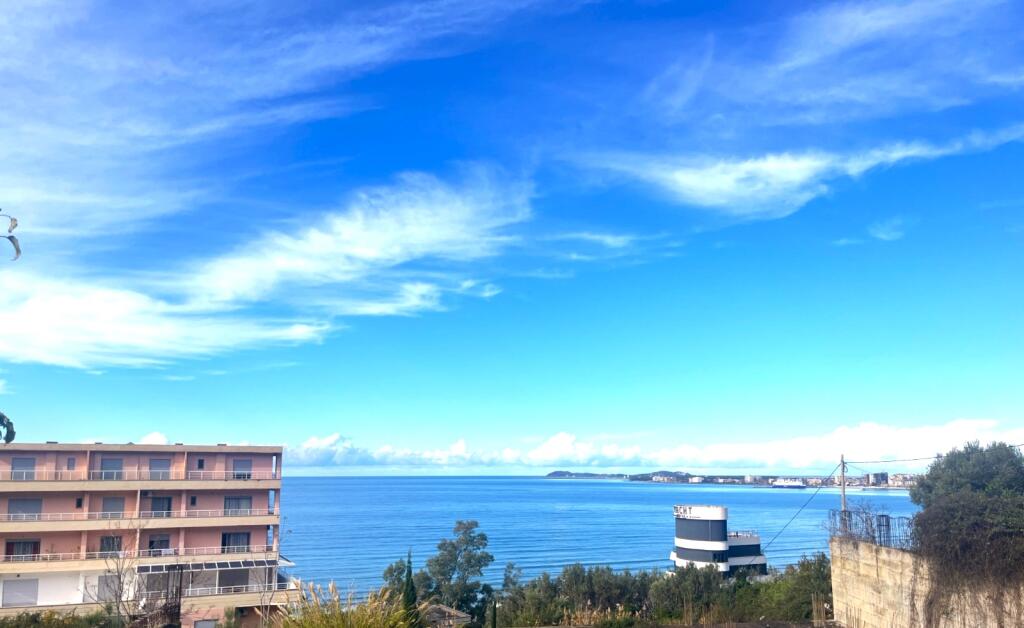 Very large apartment with sea view