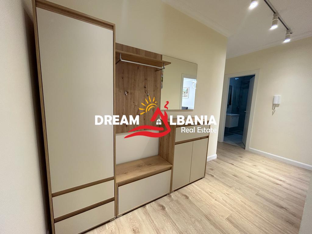 Super apartment 2+1+3 for rent with parking included at Pazari i Ri near Spar (ID 42215007)