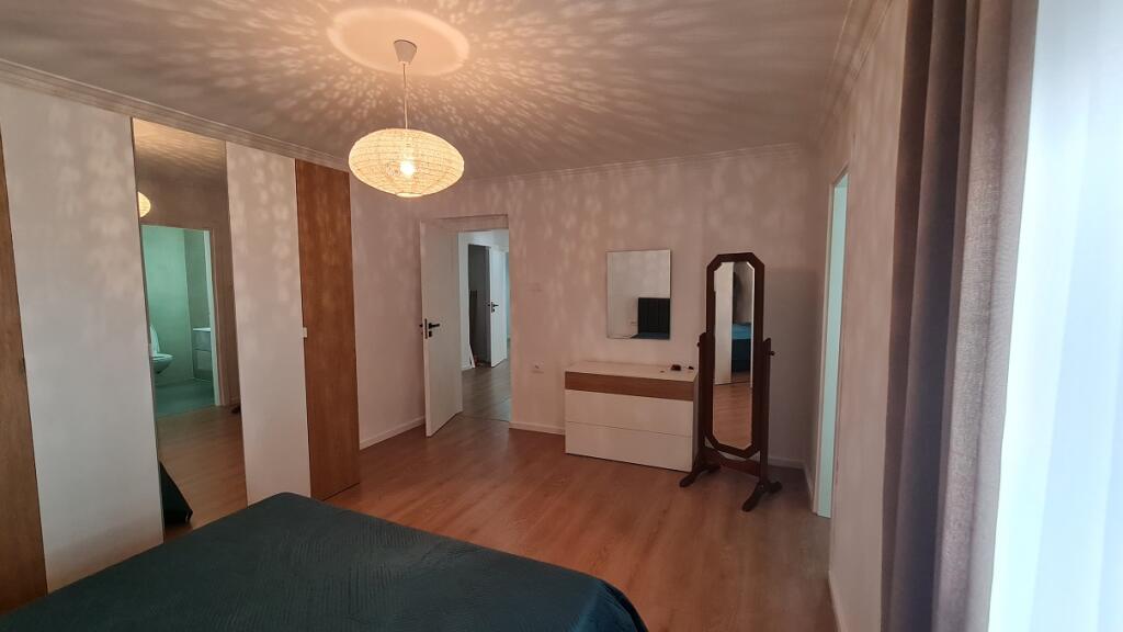 Jepet me QIRA për ZYRA apartament 3+1 tek Conad në BLLOK