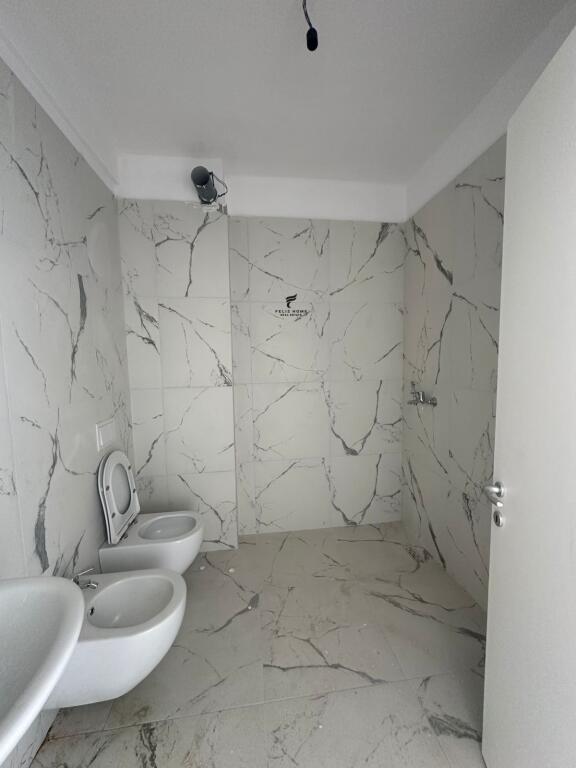 APARTAMENT ME QERA 1+1 UNIVERS CITY 350 EURO