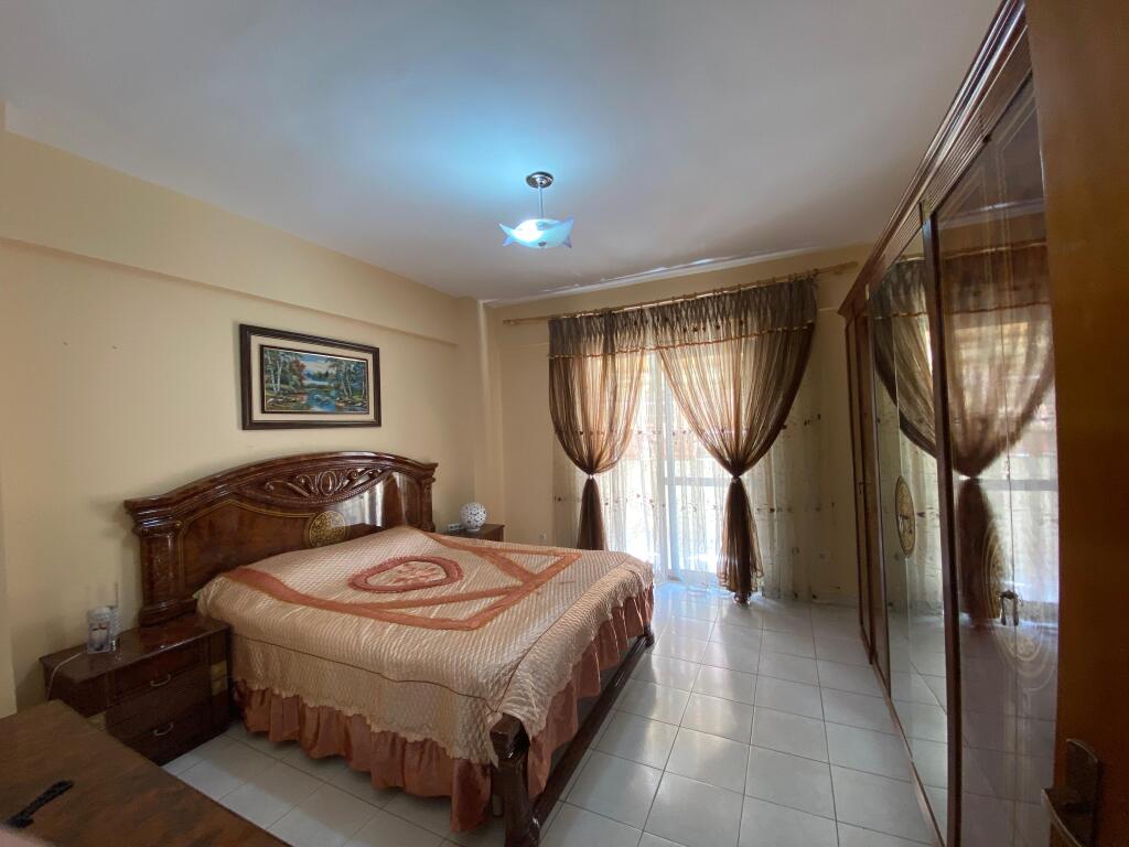 Jepet me qera apartament 2+1 në Laprakë!