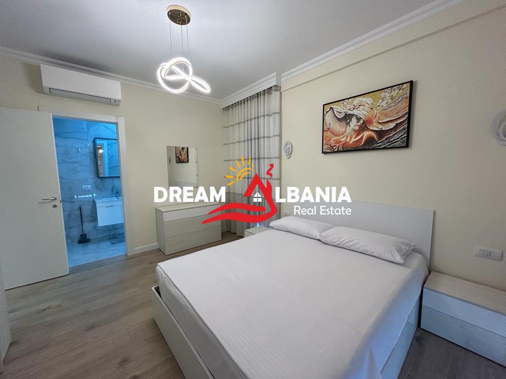 Super apartment 2+1+3 for rent with parking included at Pazari i Ri near Spar (ID 42215007)