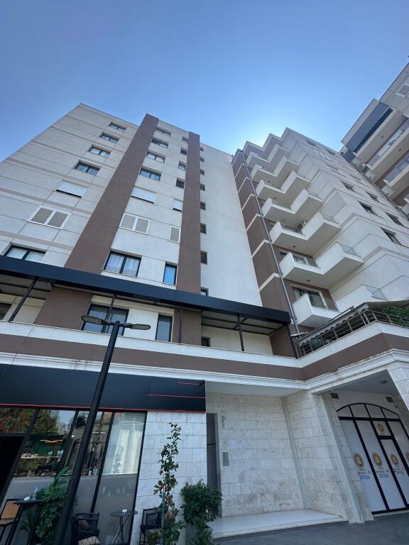Shitet Apartament 2+1+2+2 Ballkone Kamez Rrethi Bathores