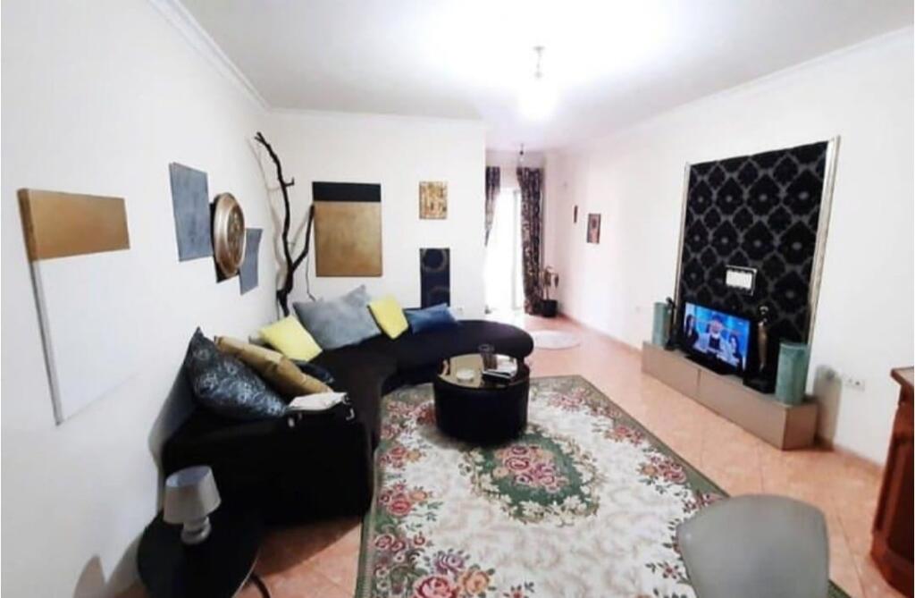 APARTAMENT ME QIRA 2+1+2- ZOGU I ZI