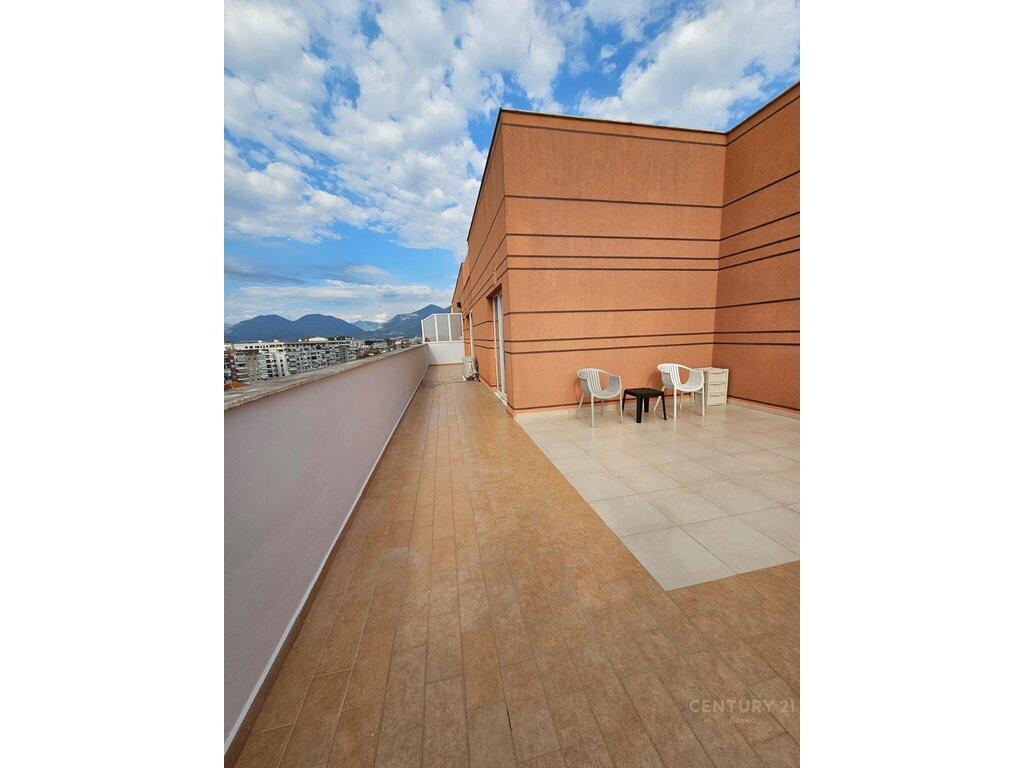 Apartament me qira 2+1 me verandë – Kombinat, Tiranë