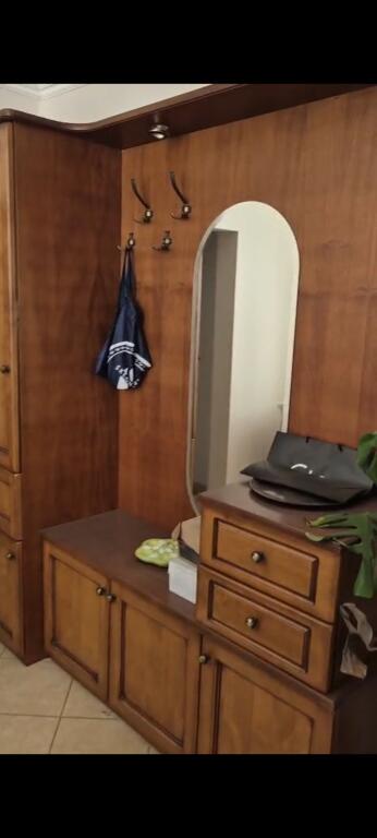 Jepet me qera apartament 2+1 te Medreseja