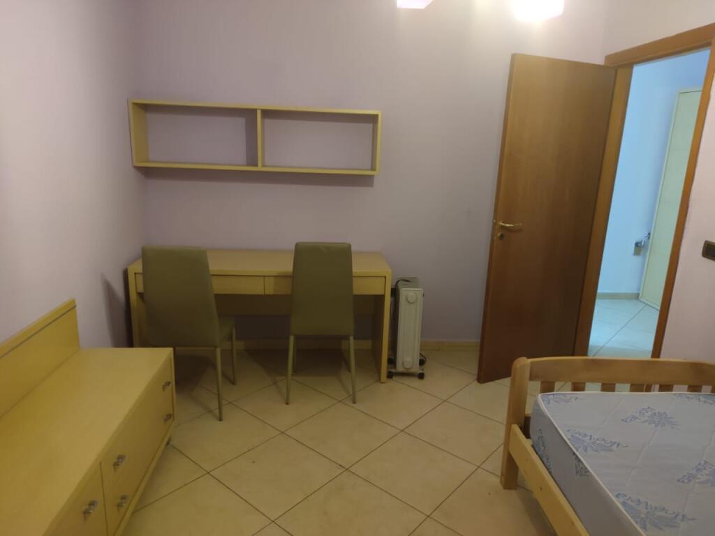 Apartament 2+1 me qira te Rruga Ferit Xhajko, prane ish Restorant Durresi