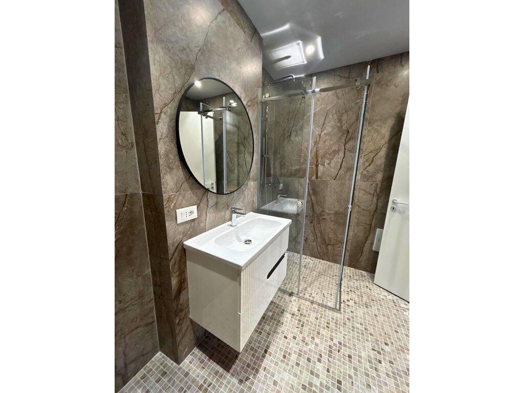 Jepet me Qira Apartament 1+1 + Post Parkimi në Qendër