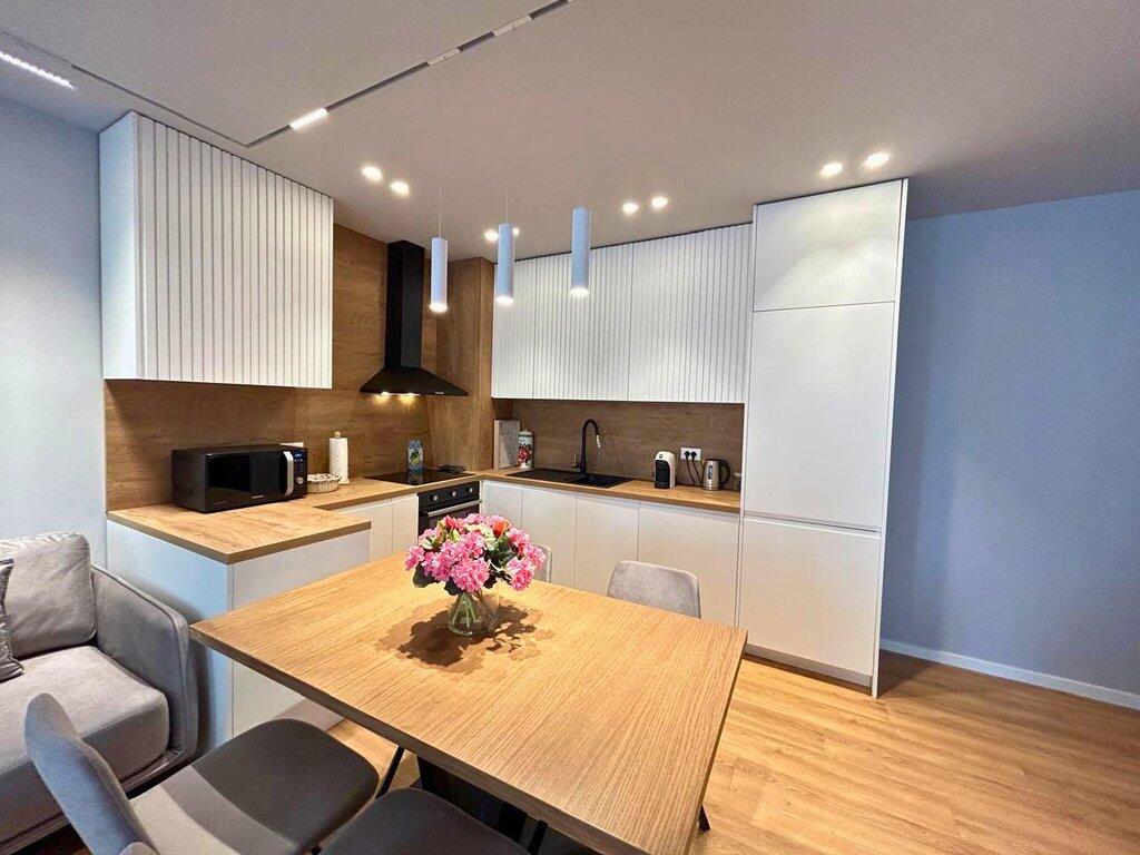 Jepet me Qira Apartament 1+1 + Post Parkimi në Qendër