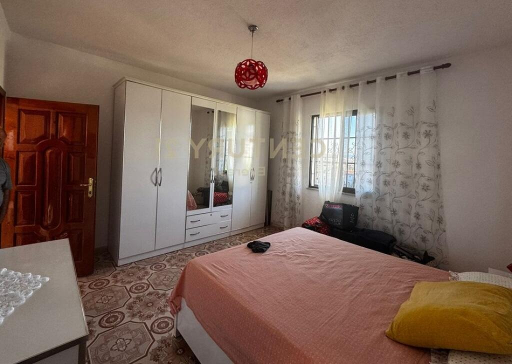 JEPET ME QERA PAS KOMPLEKSIT ALUNA, APARTAMENT 2+1 DHE ME PARKIM.