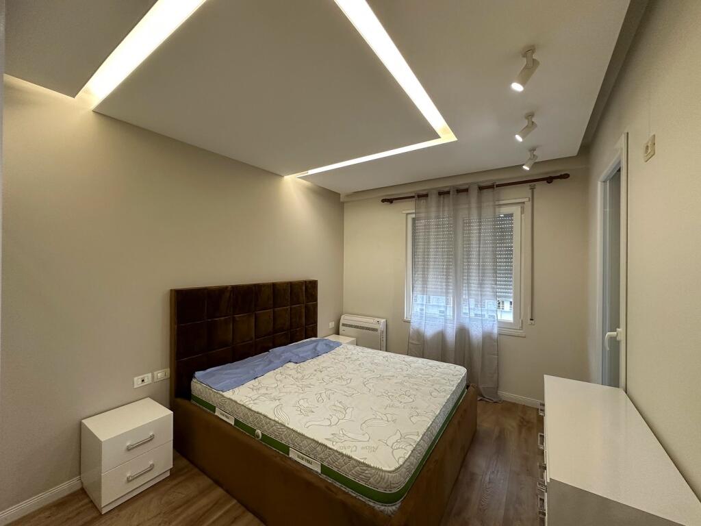 Apartament 2+1+2 për qera tek Komuna Parisit