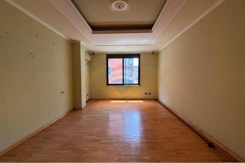 Bllok! Shitet apartament 2+1!