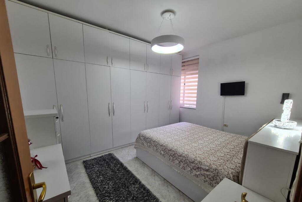 Apartment 1+1 for rent, Kongresi i Manastirit street (opposite Cajupi school) 550 thousand lek