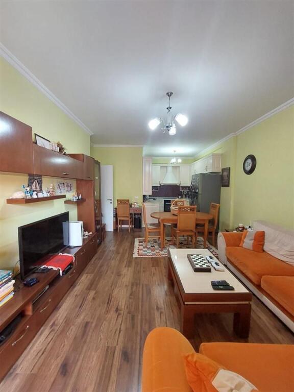 SHITET APARTAMENT 2+1 KINOSTUDIO 140.000 EURO