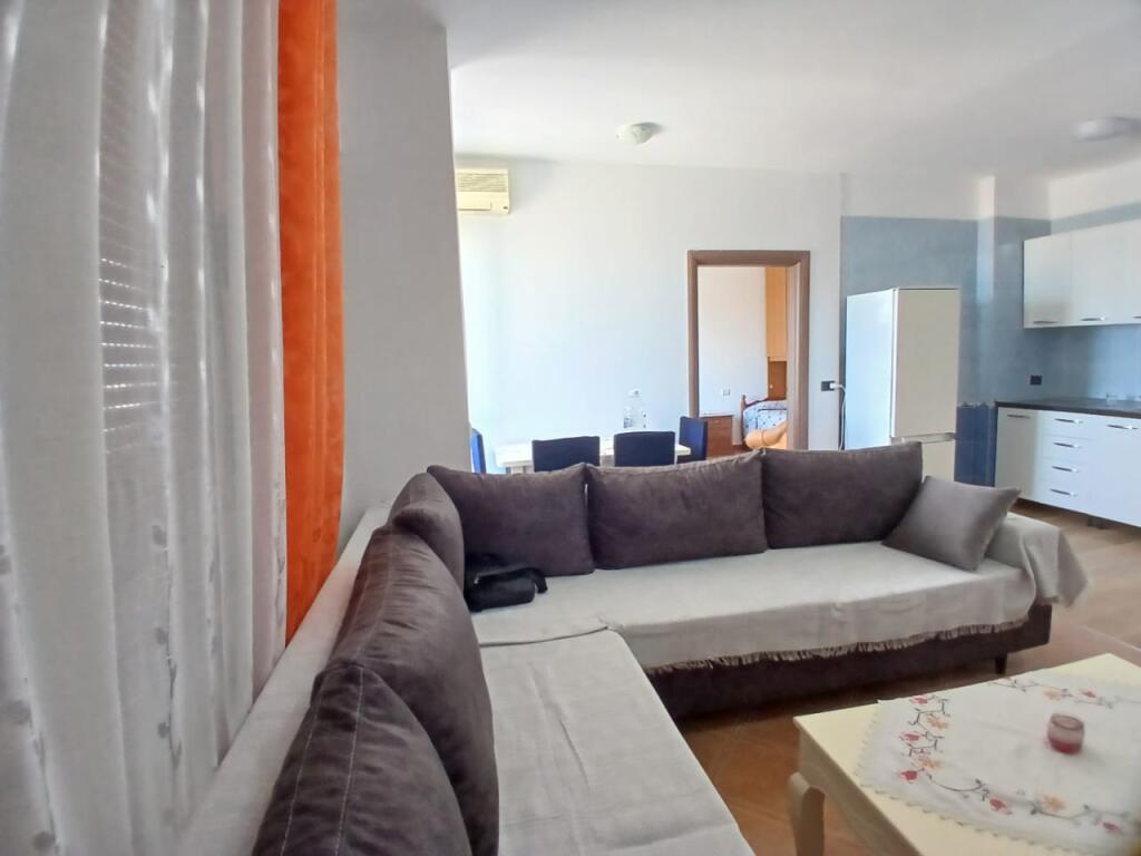 Apartment 2+1+1 with balcony for rent ⛳️near 21 Dhjetori; Globe