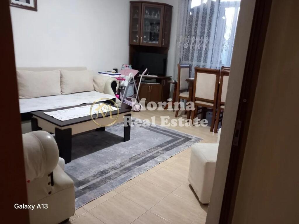 Shitet Apartament 2+ 1, te Zogu i Zi, Rruga Mine Peza, Cmimi 125000 Euro.