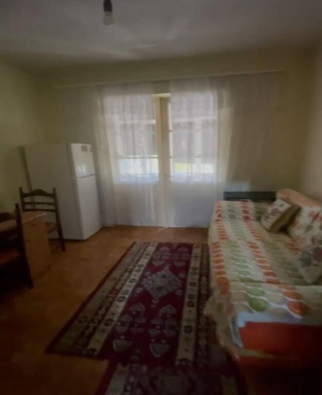 APARTAMENT ME QIRA 2+1- RR FERID XHAJKO (STACIONI I TRENIT)