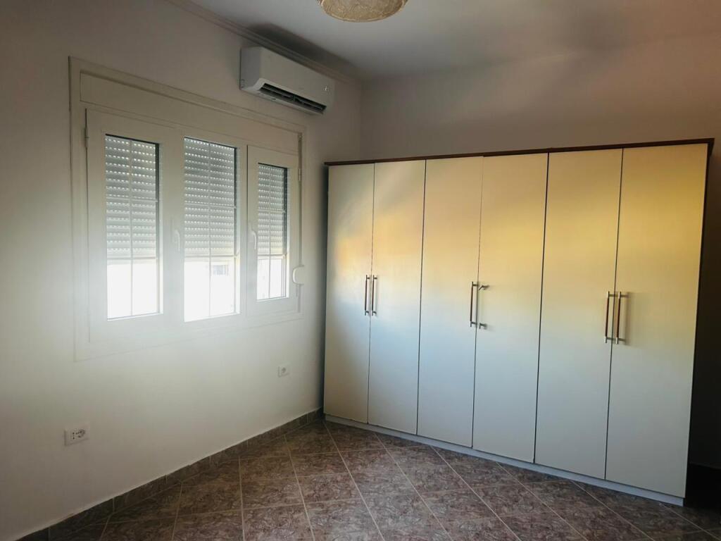 Apartament 2+1 me qira te Rruga Ferit Xhajko