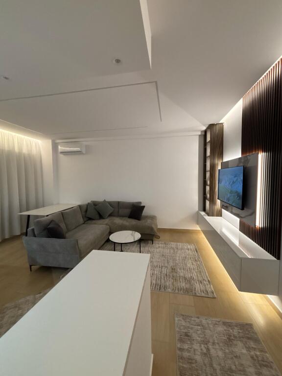 Jepet me qira super apartament 1+1 te Kopshti Botanik!