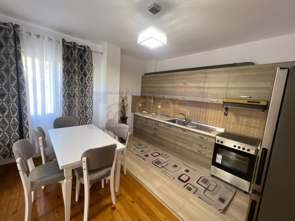 Jepet me qera apartament 2+1+2 ne Fresk.