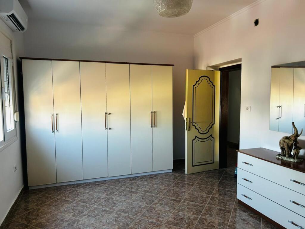 Apartament 2+1 me qira te Rruga Ferit Xhajko