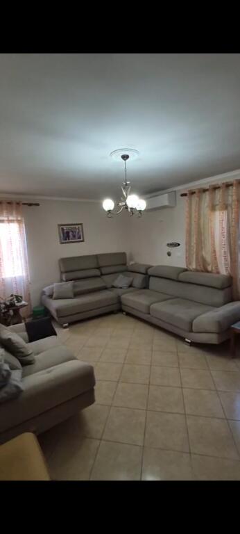 Jepet me qera apartament 2+1 te Medreseja
