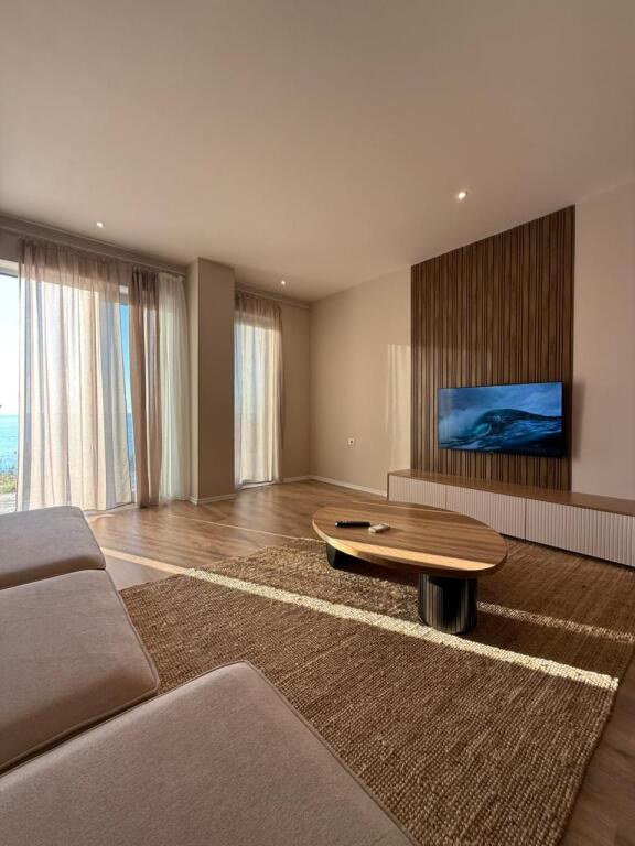 Very large apartment with sea view