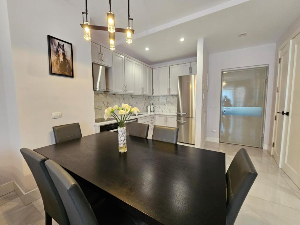 Jepet me qira Apartament 2+1 + Post Parkimi 📍 Kompleksi Ambasador 3!