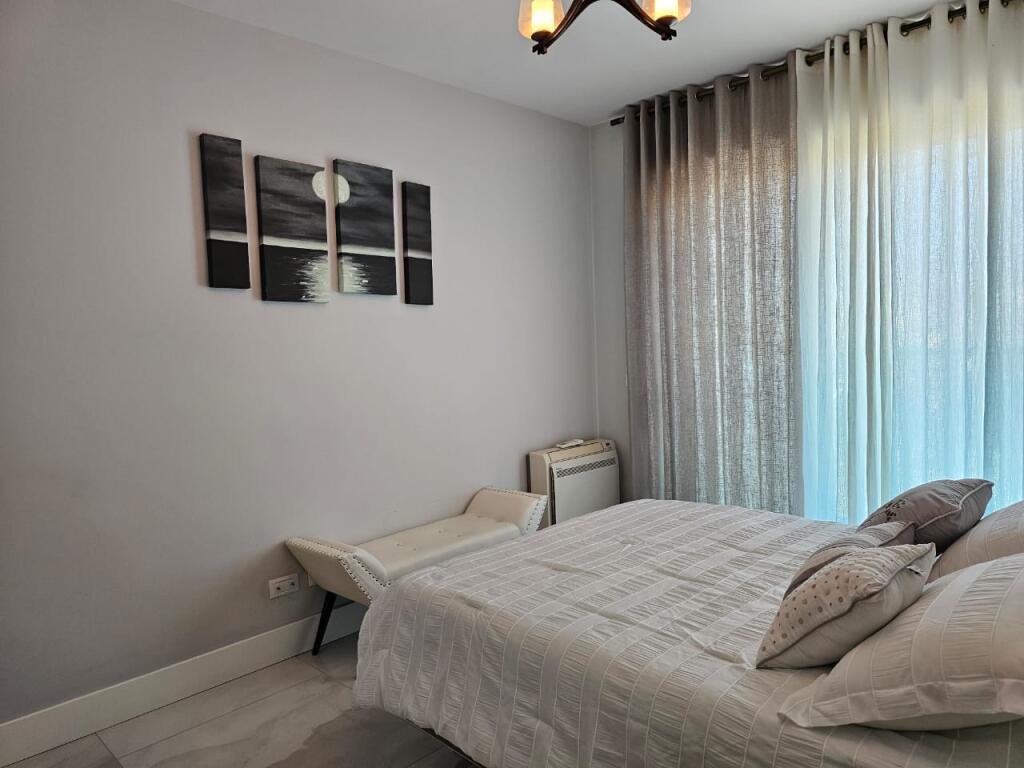 Jepet me qira Apartament 2+1 + Post Parkimi 📍 Kompleksi Ambasador 3!