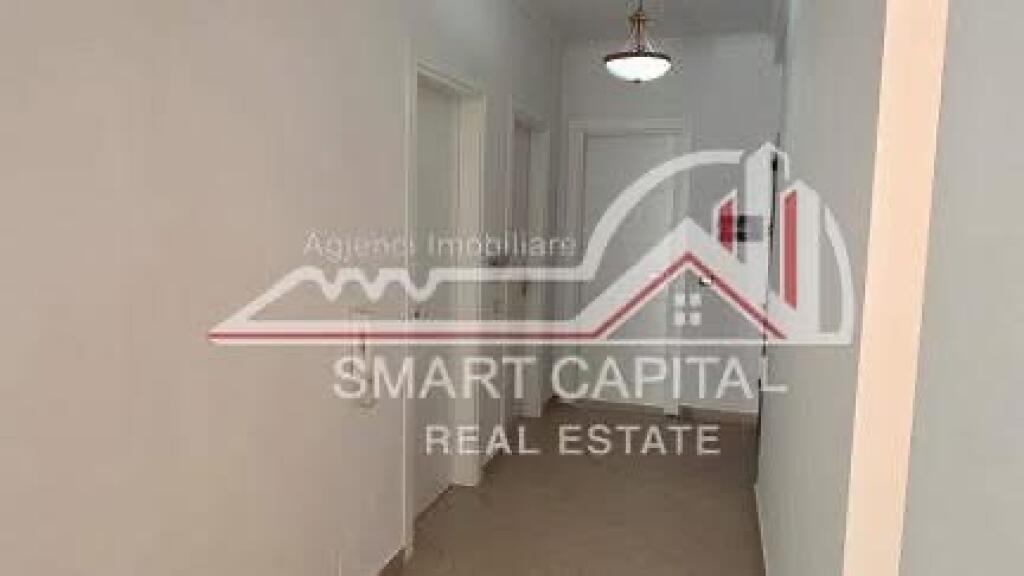 Apartment 2+1+1 for sale on Cipajve Street, Vlore!