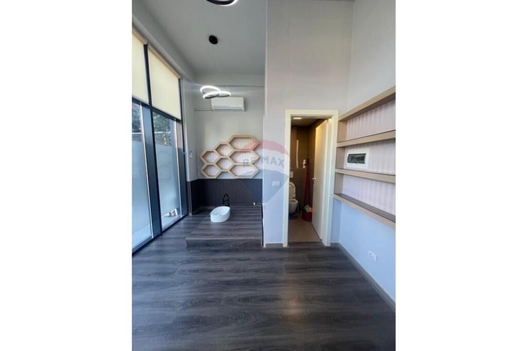 Shop for Rent on Barrikadave Street!