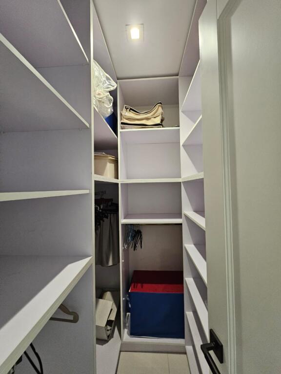 Jepet me qira Apartament 2+1 + Post Parkimi 📍 Kompleksi Ambasador 3!