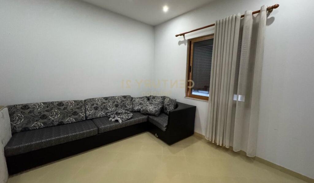 JEPET APARTAMENT 2+1 ME POST PARKIMI ME QIRA NE YZBERISH