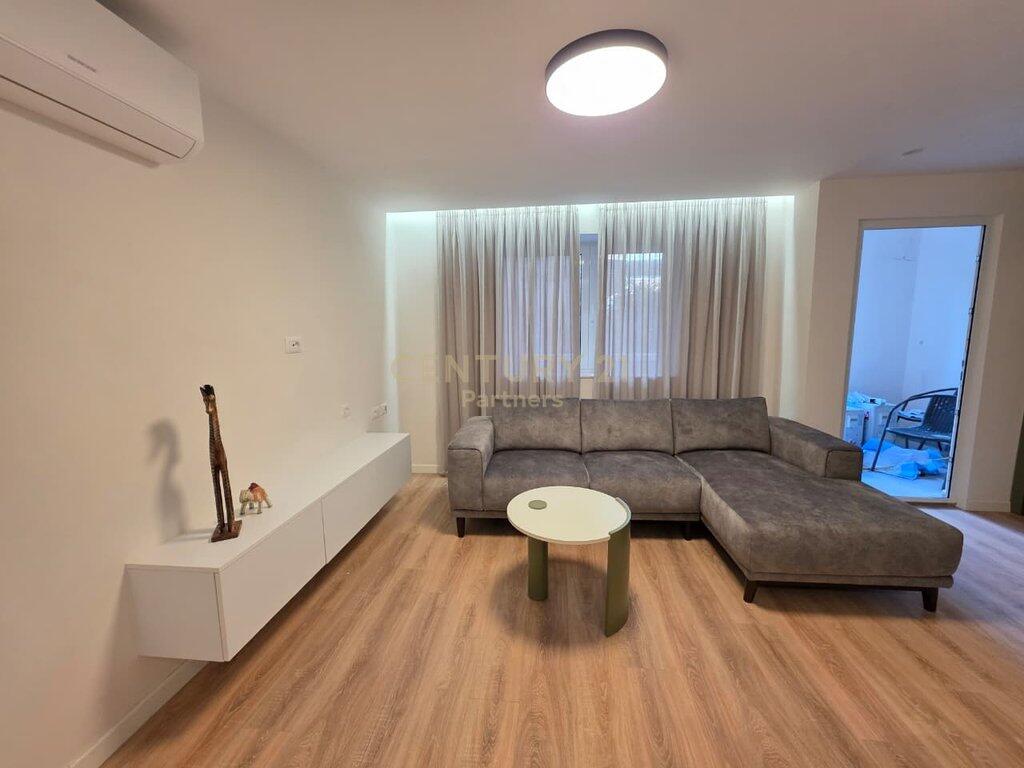 🏡 Apartament Luksoz me Qira – Pas Hotel Tiranës, pranë Bulevardit Kryesor