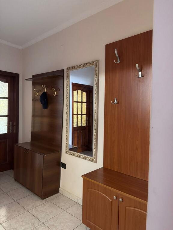 Jepet me qira - banese 100 m2 🏠