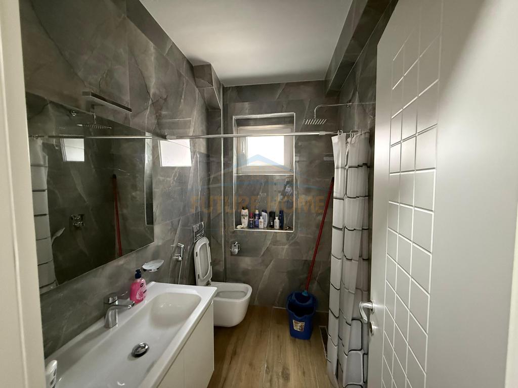 Shitet, Apartament 2+1, Komuna e Parisit