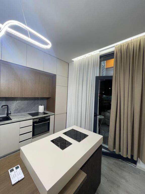 🏢Ish Sheshi Shqiponja,Rr.29 Nentori,jepet me qera per here te pare apartament 2+1+2+2garazhde i mobiluar 850Euro