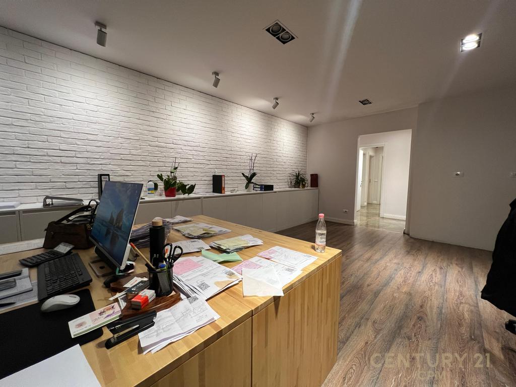 🏢 Zyrë Moderne me Qira – Tek Ring Center, Zogu i Zi!