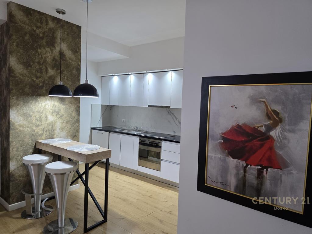 21 DHJETORI JEPET ME QIRA APARTAMENT 2+1+POST PARKIMI