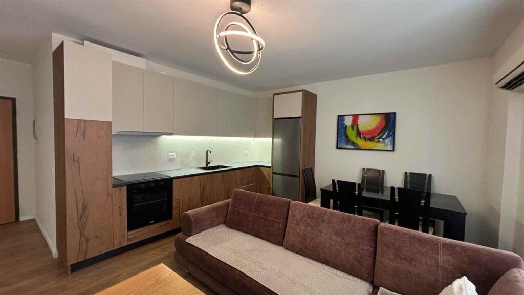 APARTAMENT ME QERA 2+1 5 MAJI 65.000 LEKE