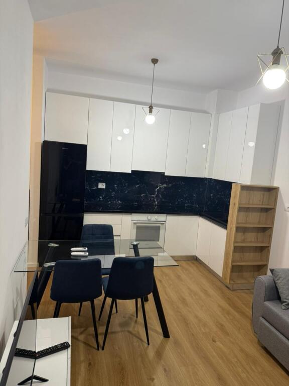 🏢Ne zonen e Ali Demit,Rezidenca Kaimi jepet me qera apartament1+1, i mobiluar.50,000 Leke