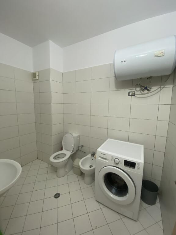 2+1,i mobiluar liqeni i thate,cmimi 550 euro