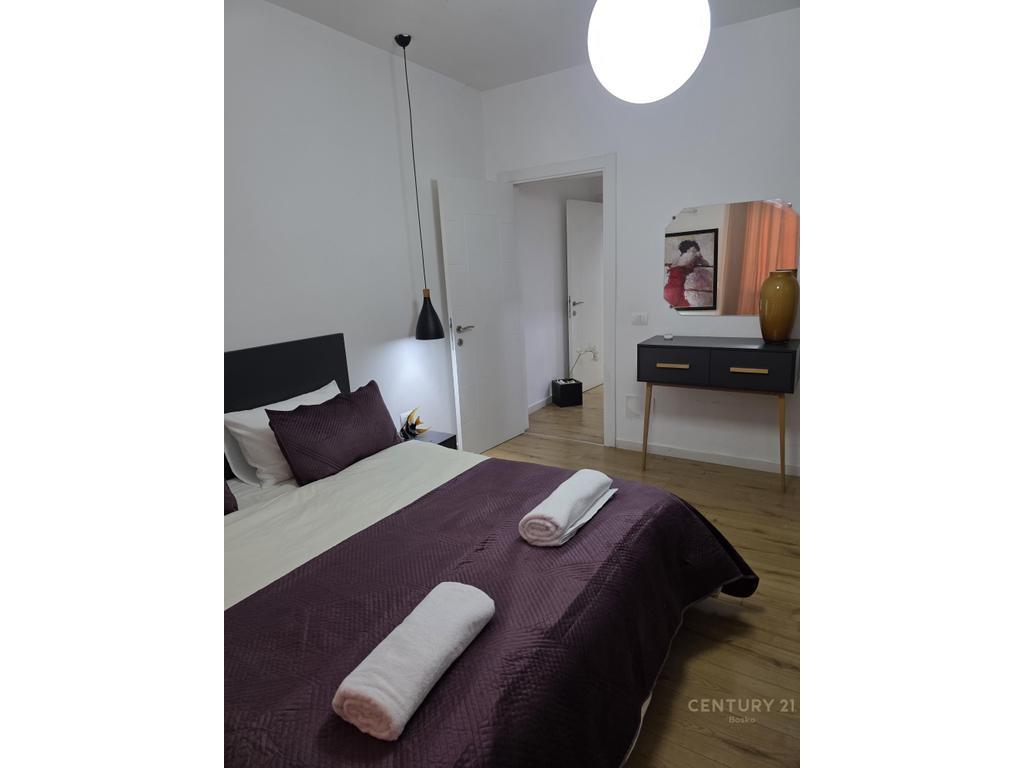 21 DHJETORI JEPET ME QIRA APARTAMENT 2+1+POST PARKIMI