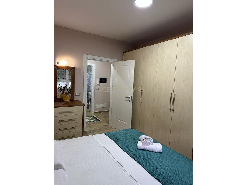 Jepet apartament 1+1 me qera ne Qendren e Durresit!