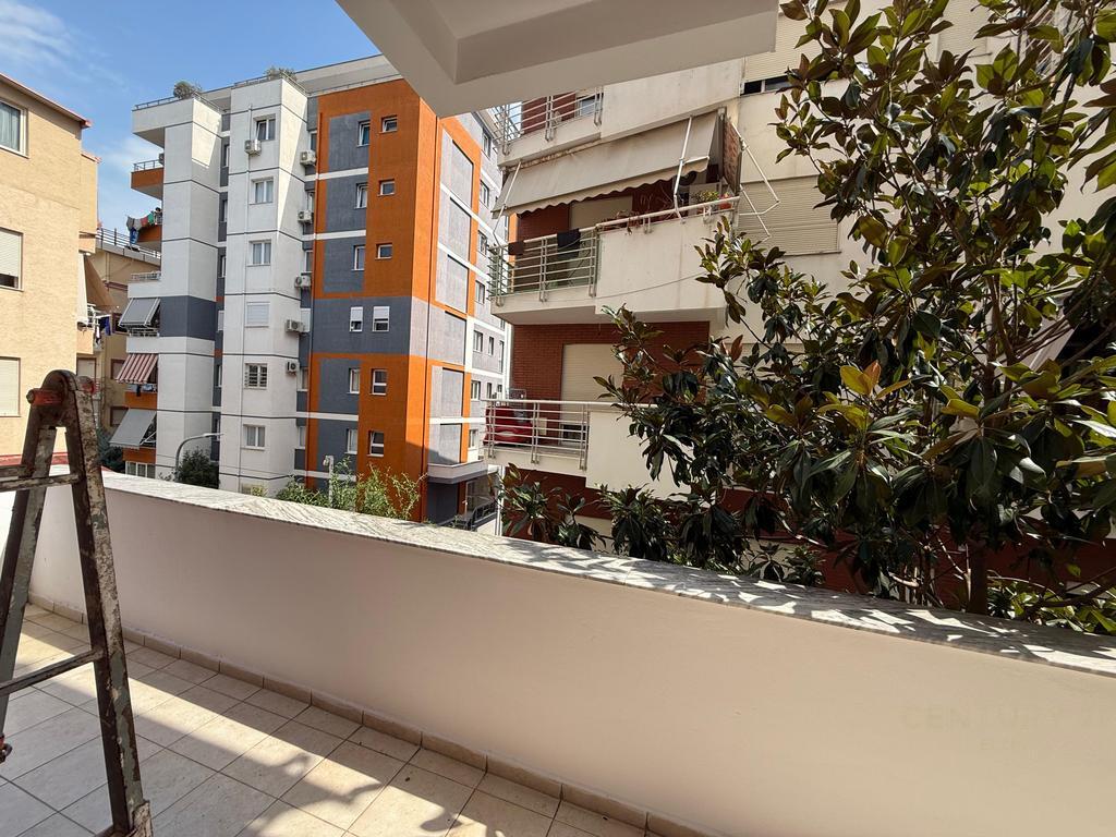 FOR RENT APARTMENT 2+1+2+GARAGE DRY LAKE!