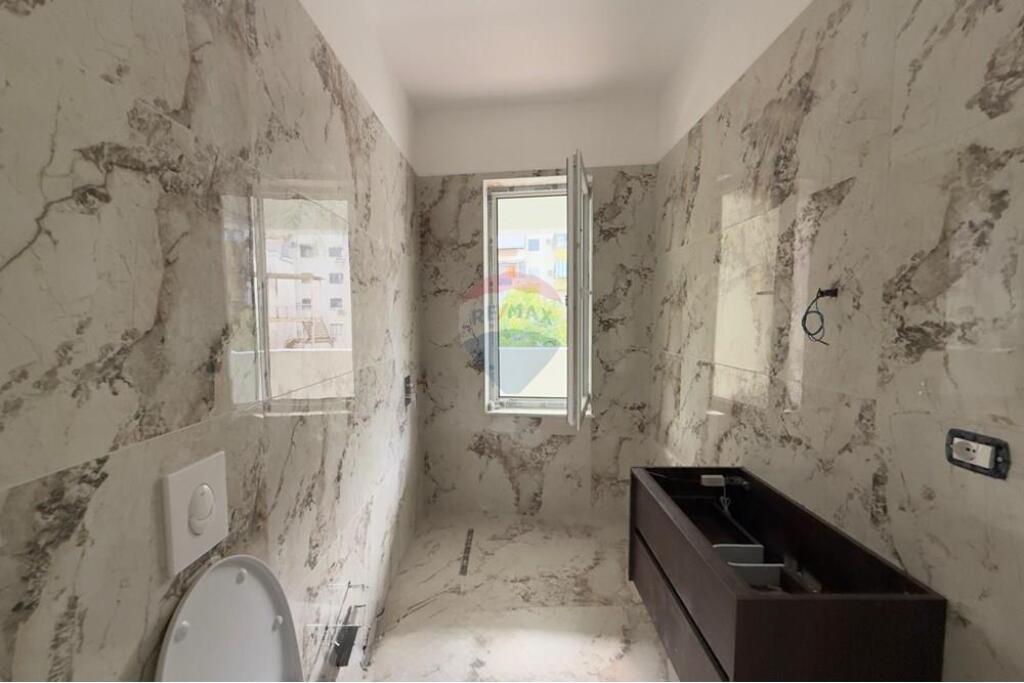 Apartment 2+1+2 for sale United School!